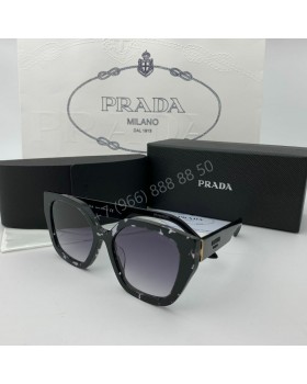 Солнцезащитные очки Prada