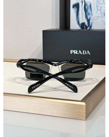 Солнцезащитные очки Prada