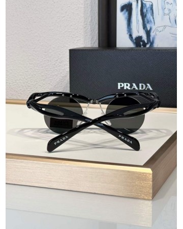 Солнцезащитные очки Prada