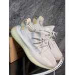 Кроссовки Yeezy