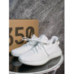 Кроссовки Yeezy