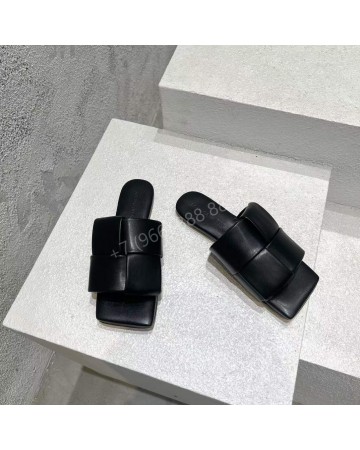 Шлепанцы Bottega Veneta