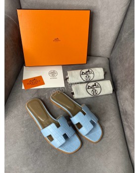 Шлепанцы Hermes из кожи крокодила