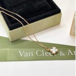 Кулон Van Cleef & Arpels на цепочке