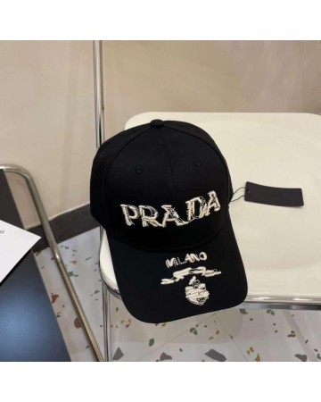 Кепка Prada