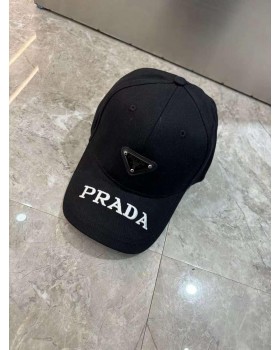 Кепка Prada