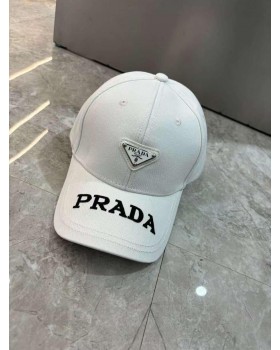 Кепка Prada