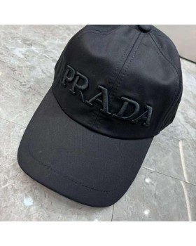 Кепка Prada