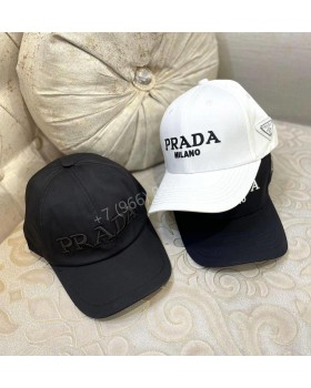 Кепка Prada