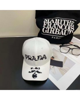 Кепка Prada