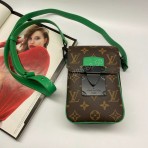 Сумка-слинг Louis Vuitton