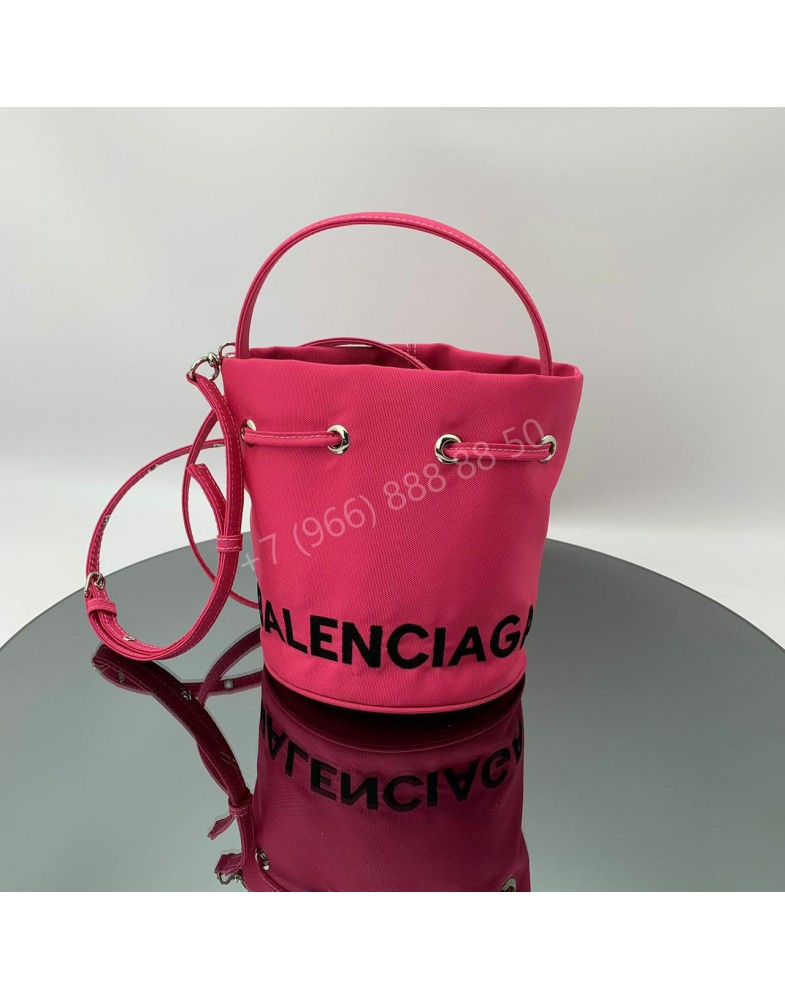 Р‘СѓРєРµС‚ С†РІРµС‚РѕРІ Balenciaga