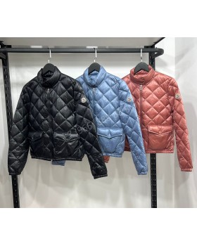 Пуховик Moncler