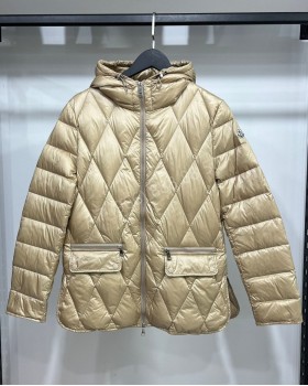 Пуховик Moncler