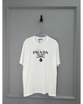 Футболка Prada