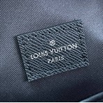 Сумка-слинг Louis Vuitton