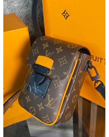 Сумка-мессенджер Louis Vuitton