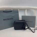 Сумка-мессенджер Balenciaga