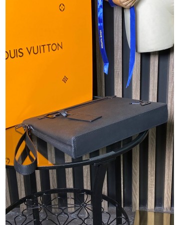 Клатч Louis Vuitton