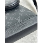 Сумка-слинг Louis Vuitton