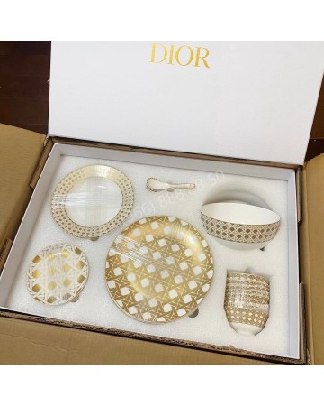 Столовый сервиз Dior 39 предметов