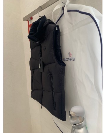 Безрукавка Moncler