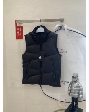 Безрукавка Moncler