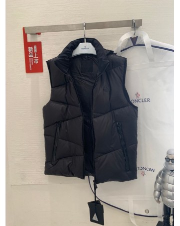 Безрукавка Moncler