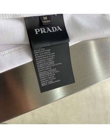 Футболка Prada